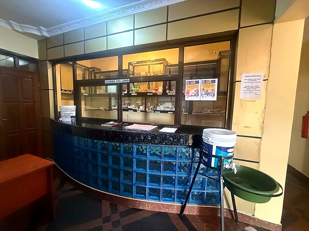 Pharmacy dispensing counter